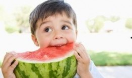 姐弟吃瓜互动文案,甜蜜瞬间尽收眼底