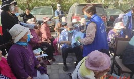 老人吃瓜养老钱,揭秘老人吃瓜养老钱的背后真相