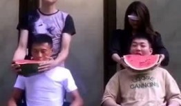 商场吃瓜帅哥,吃瓜帅哥的时尚魅力