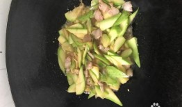 在云南小瓜怎么吃才好吃,云南小瓜的多样美味吃法探索