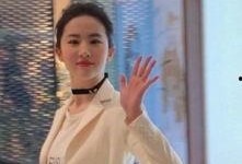 吃瓜路人拍照图片,吃瓜路人镜头下的趣味瞬间