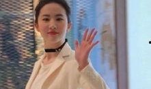 吃瓜路人拍照图片,吃瓜路人镜头下的趣味瞬间