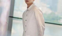 任嘉伦吃土瓜,勇敢尝试新美食