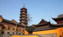 南京鸡鸣寺吃瓜,古寺新韵，瓜香四溢的市井生活